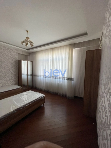 Aylıq Kirayə 3 otaqlı Yeni Tikili bina evi  125m², Bakı