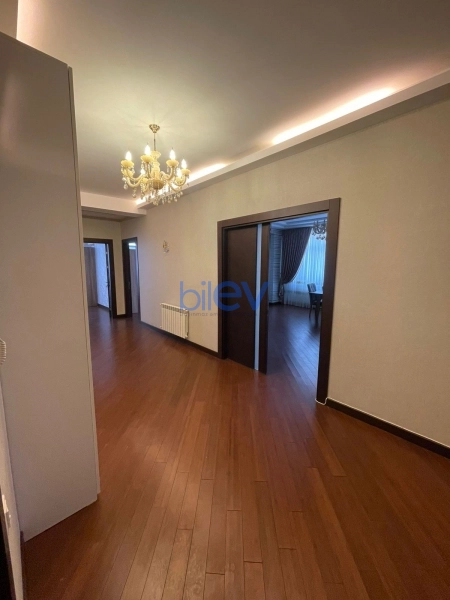Aylıq Kirayə 3 otaqlı Yeni Tikili bina evi  125m², Bakı