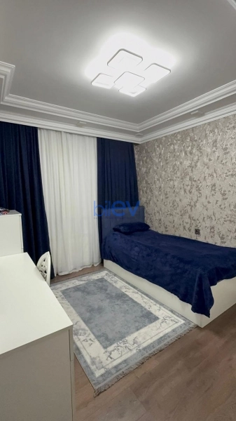 Satış 5 otaqlı Köhnə Tikili bina evi  120m², Bakı