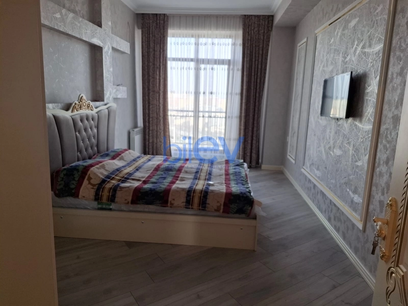 Aylıq Kirayə 3 otaqlı Yeni Tikili bina evi  125m², Bakı