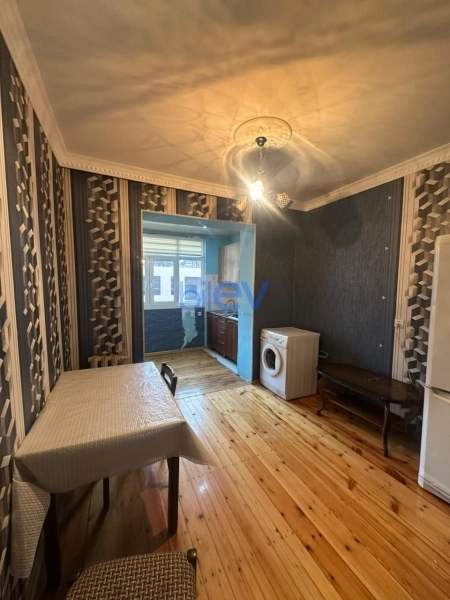 Aylıq Kirayə 3 otaqlı Köhnə Tikili bina evi  80m², Bakı