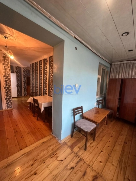 Aylıq Kirayə 3 otaqlı Köhnə Tikili bina evi  80m², Bakı