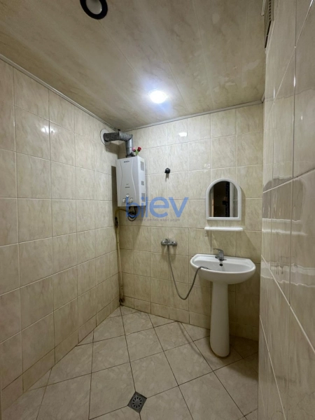 Aylıq Kirayə 3 otaqlı Köhnə Tikili bina evi  80m², Bakı