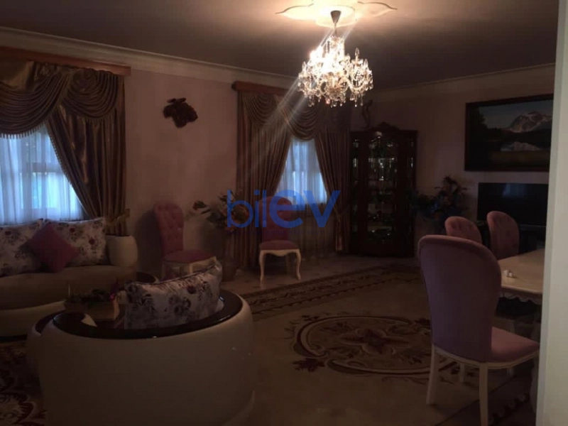 Satış 10 otaqlı Villa  550m², Bakı