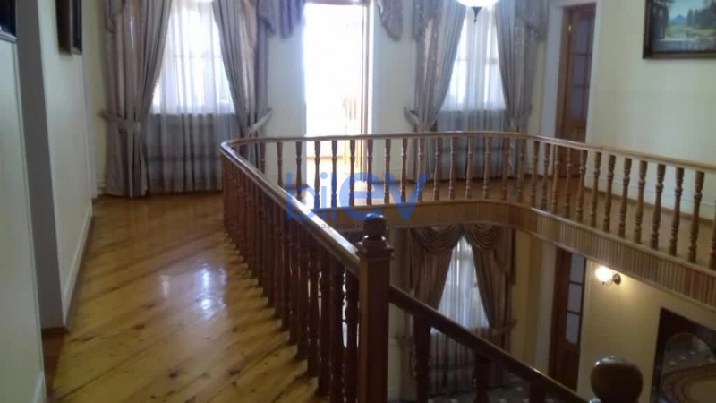 Satış 10 otaqlı Villa  550m², Bakı