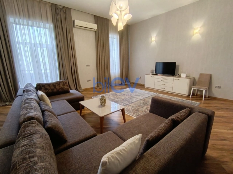 Aylıq Kirayə 5 otaqlı Köhnə Tikili bina evi  250m², Bakı