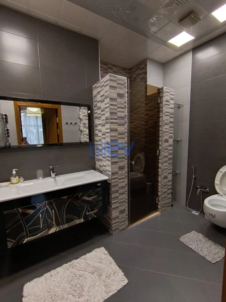 Aylıq Kirayə 5 otaqlı Köhnə Tikili bina evi  250m², Bakı