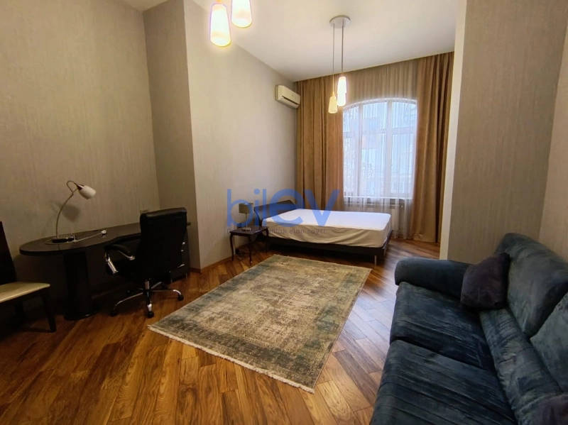 Aylıq Kirayə 5 otaqlı Köhnə Tikili bina evi  250m², Bakı