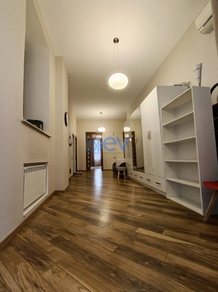 Aylıq Kirayə 5 otaqlı Köhnə Tikili bina evi  250m², Bakı
