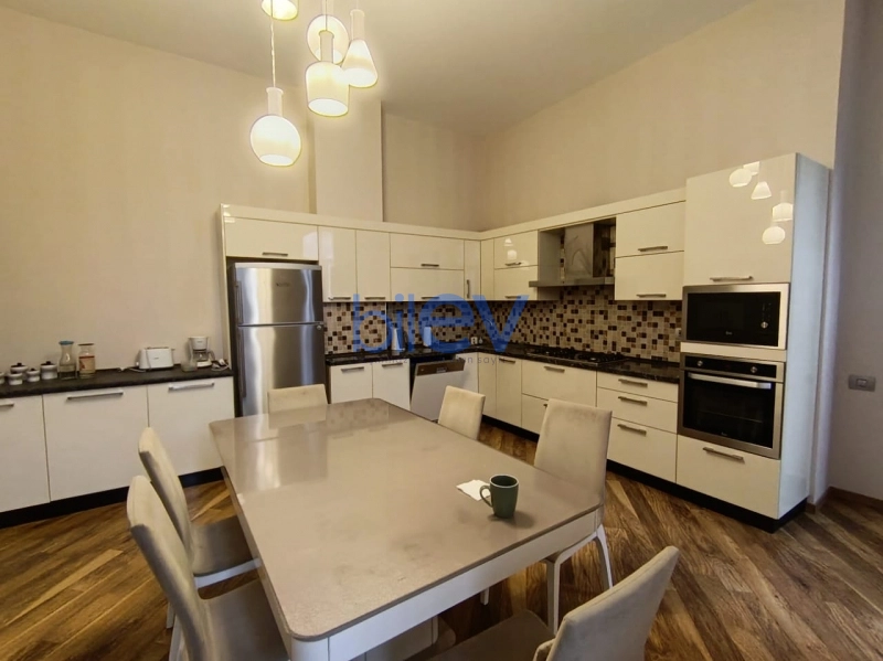 Aylıq Kirayə 5 otaqlı Köhnə Tikili bina evi  250m², Bakı