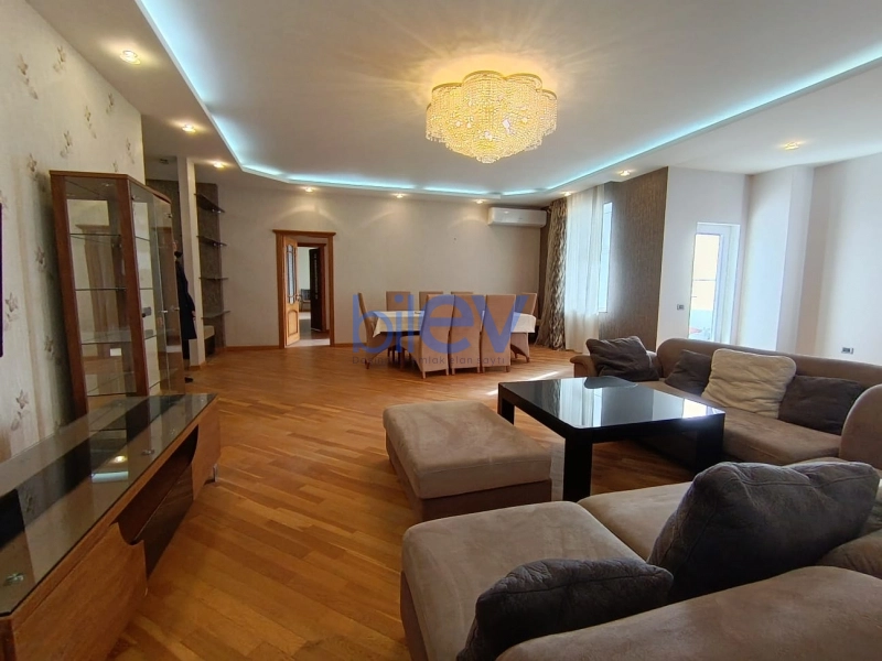 Aylıq Kirayə 5 otaqlı Yeni Tikili bina evi  270m², Bakı