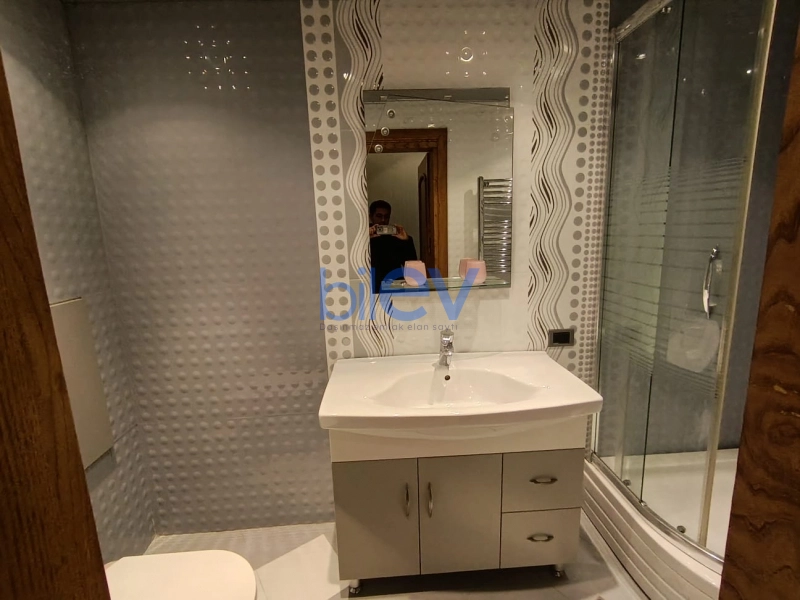 Aylıq Kirayə 5 otaqlı Yeni Tikili bina evi  270m², Bakı