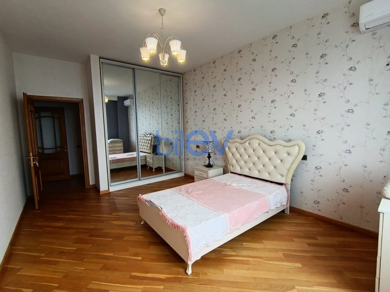 Aylıq Kirayə 5 otaqlı Yeni Tikili bina evi  270m², Bakı