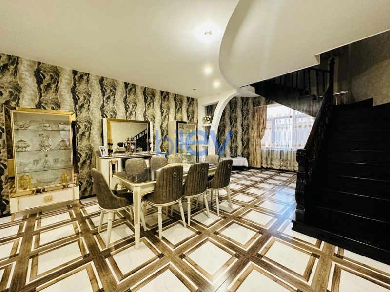 Satış 8 otaqlı Villa  220m², Bakı