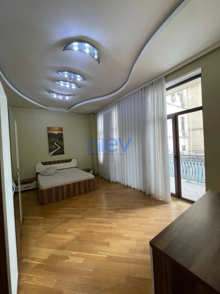 Aylıq Kirayə 4 otaqlı Ofis  150m², Bakı