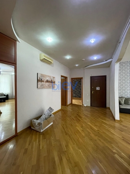 Aylıq Kirayə 4 otaqlı Ofis  150m², Bakı