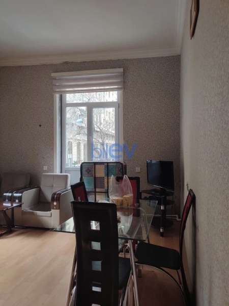 Aylıq Kirayə 2 otaqlı Köhnə Tikili bina evi  60m², Bakı
