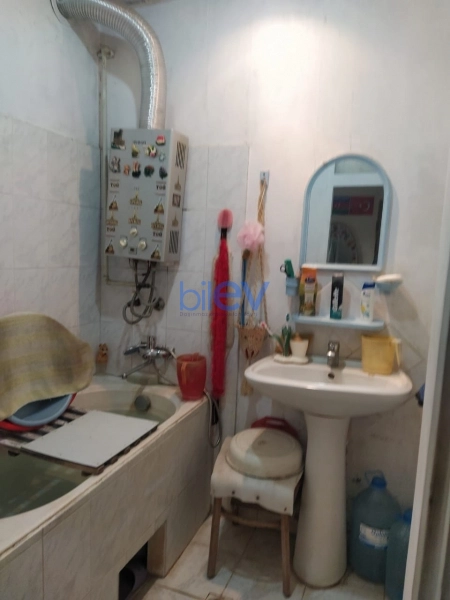 Satış 2 otaqlı Köhnə Tikili bina evi  60m², Bakı