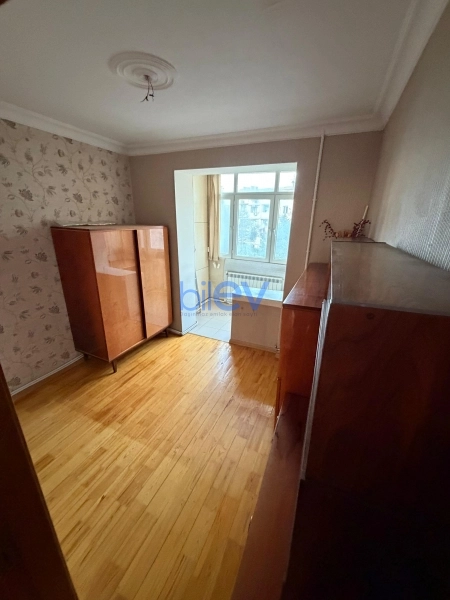 Satış 4 otaqlı Köhnə Tikili bina evi  90m², Bakı