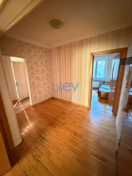 Satış 4 otaqlı Köhnə Tikili bina evi  90m², Bakı