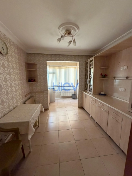Satış 4 otaqlı Köhnə Tikili bina evi  90m², Bakı