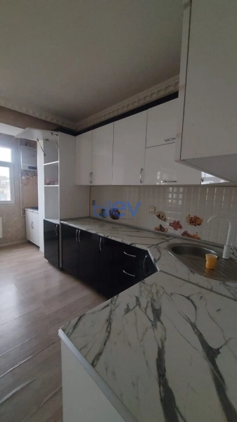 Aylıq Kirayə 3 otaqlı Köhnə Tikili bina evi  80m², Bakı