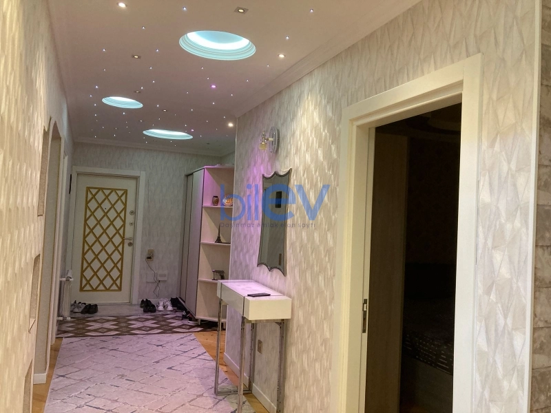 Satış 5 otaqlı Köhnə Tikili bina evi  125m², Bakı