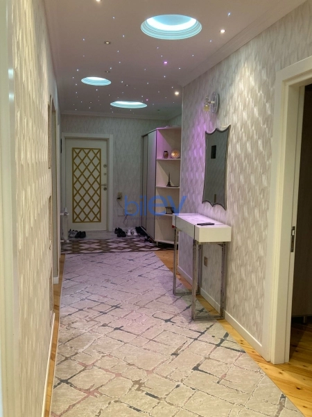 Satış 5 otaqlı Köhnə Tikili bina evi  125m², Bakı