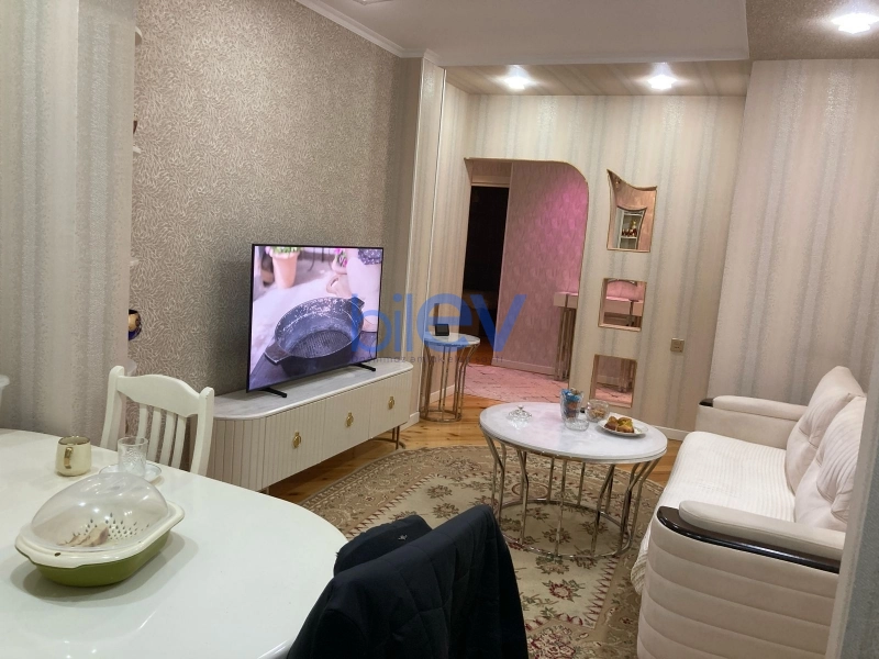 Satış 5 otaqlı Köhnə Tikili bina evi  125m², Bakı