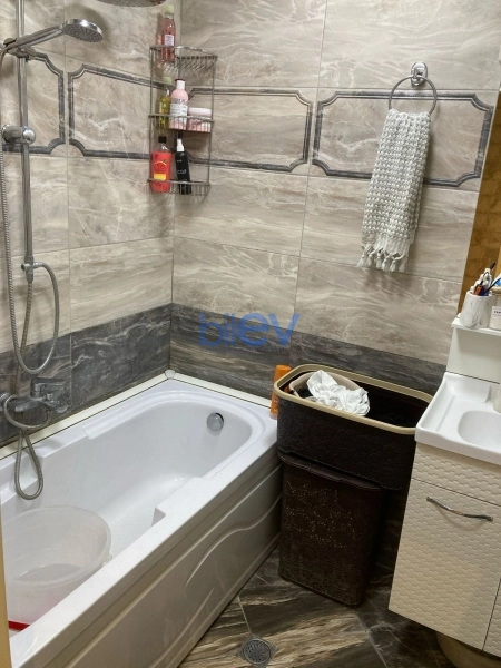 Satış 5 otaqlı Köhnə Tikili bina evi  125m², Bakı