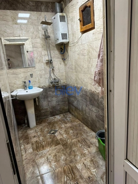 Aylıq Kirayə 4 otaqlı Köhnə Tikili bina evi  100m², Bakı