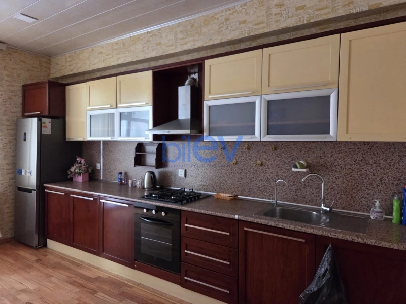 Aylıq Kirayə 3 otaqlı Yeni Tikili bina evi  140m², Bakı