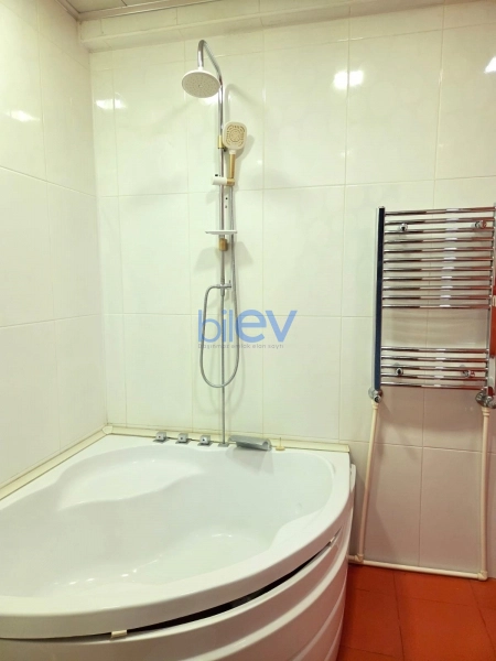 Aylıq Kirayə 3 otaqlı Yeni Tikili bina evi  140m², Bakı