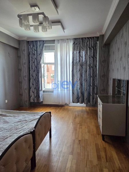 Aylıq Kirayə 3 otaqlı Yeni Tikili bina evi  140m², Bakı