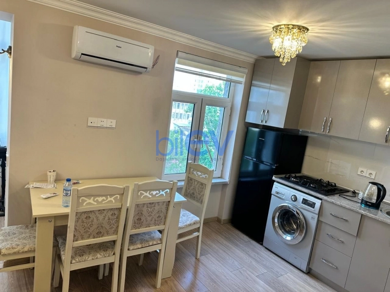 Satış 1 otaqlı Köhnə Tikili bina evi  40m², Bakı