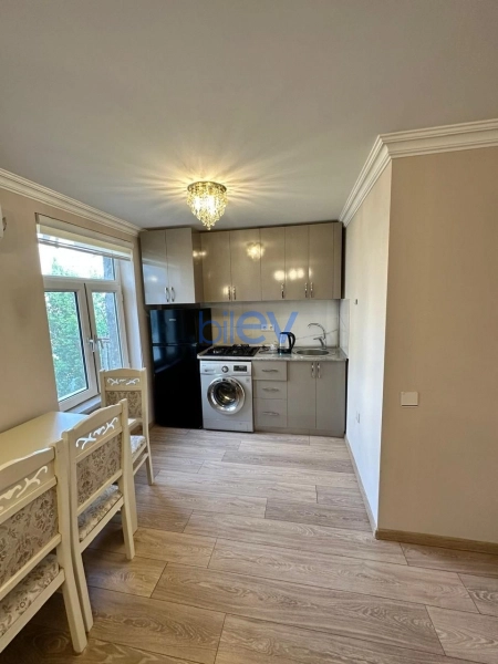 Satış 1 otaqlı Köhnə Tikili bina evi  40m², Bakı