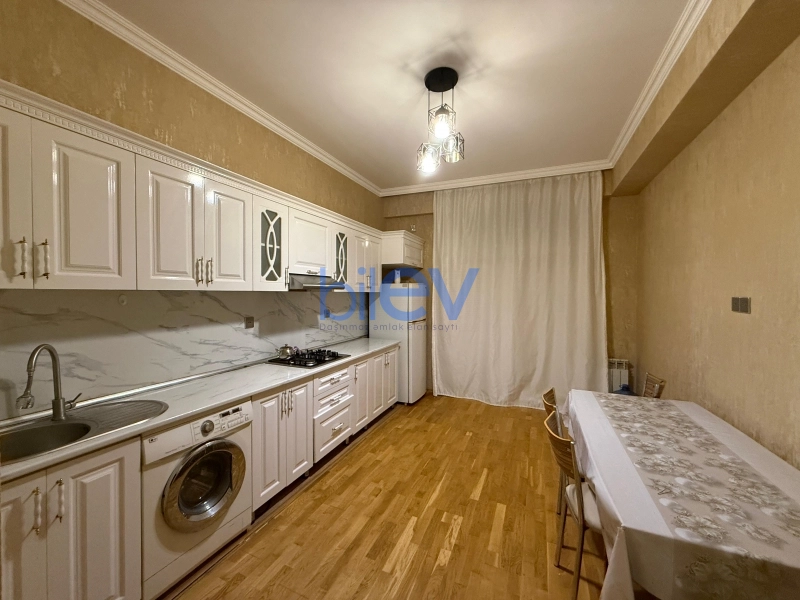 Aylıq Kirayə 3 otaqlı Yeni Tikili bina evi  90m², Bakı