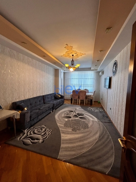 Aylıq Kirayə 2 otaqlı Yeni Tikili bina evi  90m², Bakı