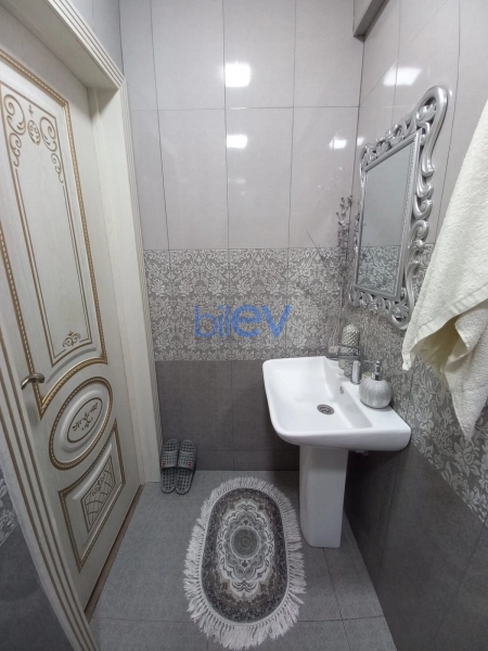 Satış 4 otaqlı Köhnə Tikili bina evi  110m², Bakı