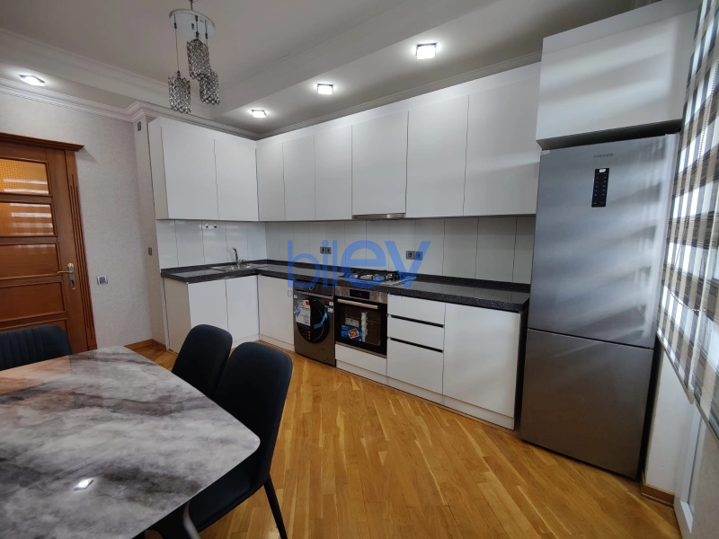 Aylıq Kirayə 3 otaqlı Yeni Tikili bina evi  140m², Bakı