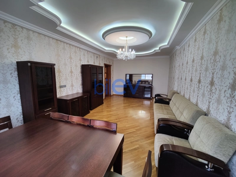 Aylıq Kirayə 3 otaqlı Yeni Tikili bina evi  140m², Bakı