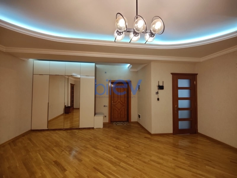 Aylıq Kirayə 3 otaqlı Yeni Tikili bina evi  140m², Bakı