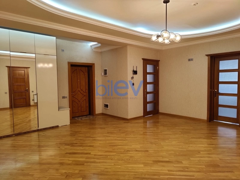 Aylıq Kirayə 3 otaqlı Yeni Tikili bina evi  140m², Bakı