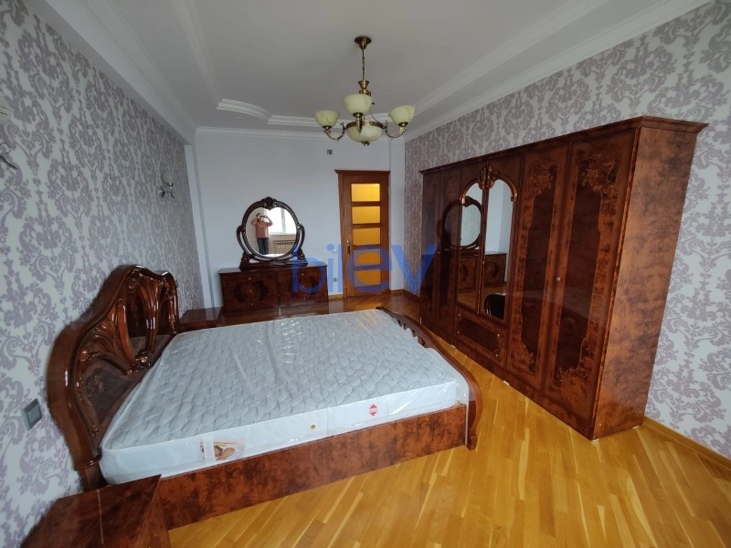 Aylıq Kirayə 3 otaqlı Yeni Tikili bina evi  140m², Bakı