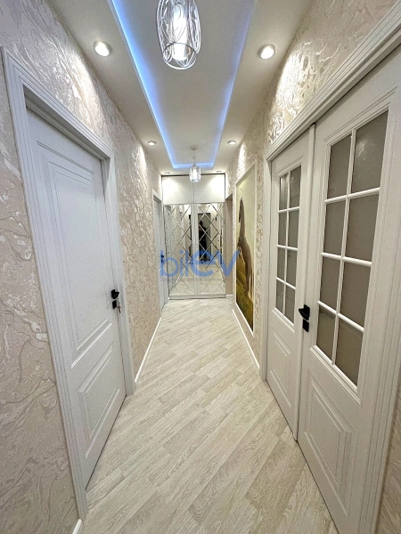 Satış 4 otaqlı Köhnə Tikili bina evi  100m², Bakı