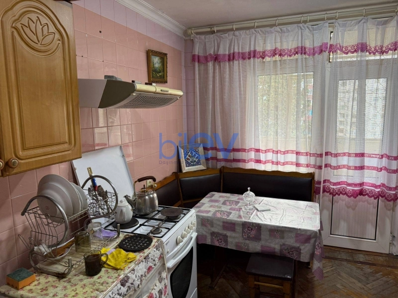 Aylıq Kirayə 3 otaqlı Köhnə Tikili bina evi  75m², Bakı