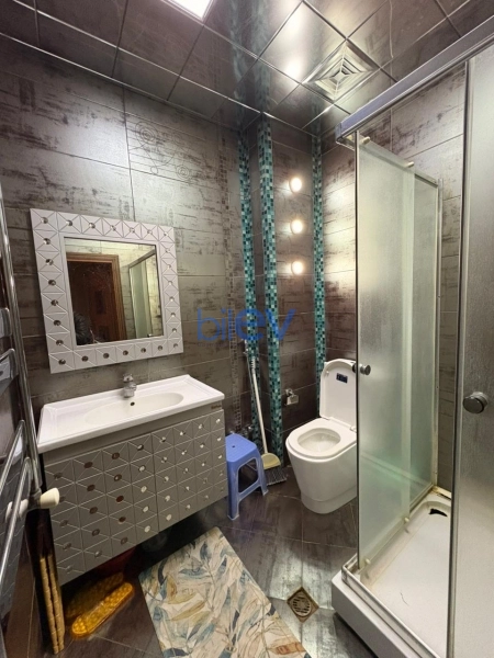 Aylıq Kirayə 4 otaqlı Yeni Tikili bina evi  190m², Bakı