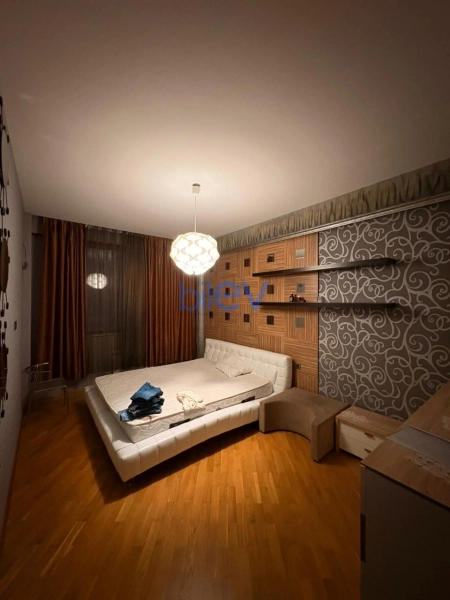 Aylıq Kirayə 4 otaqlı Yeni Tikili bina evi  190m², Bakı