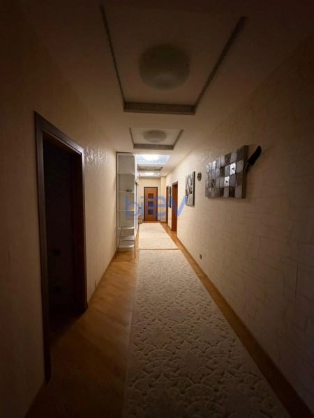 Aylıq Kirayə 4 otaqlı Yeni Tikili bina evi  190m², Bakı