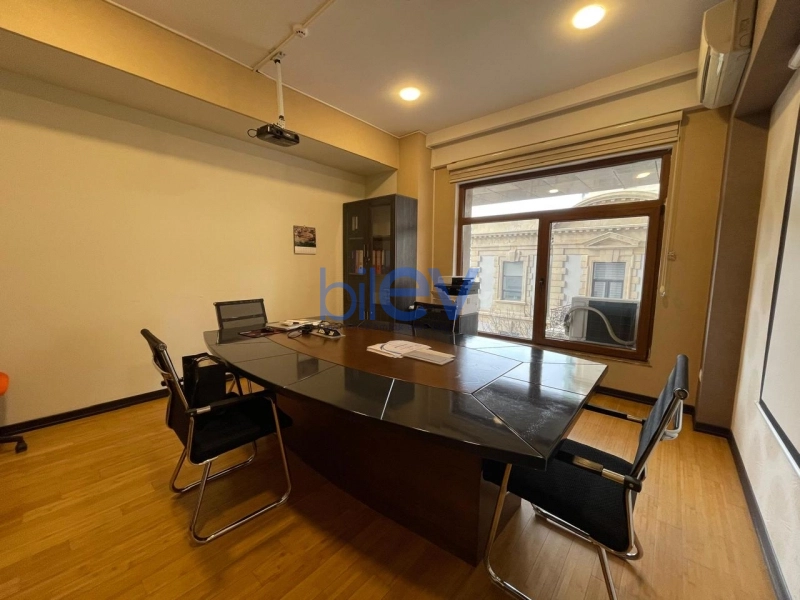 Aylıq Kirayə 4 otaqlı Ofis  145m², Bakı